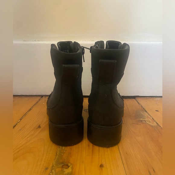 Women’s Clark’s boots size 9.5 - Picture 3 of 5